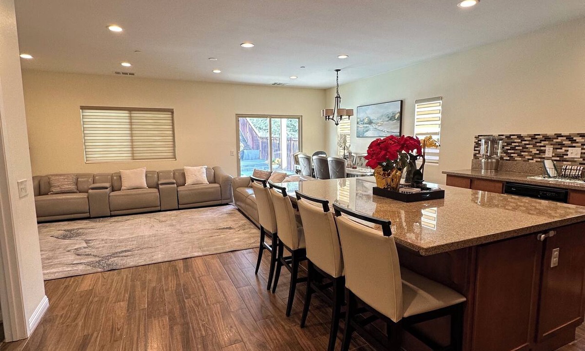 Beaumont House | Quiet Modern Home Spacious & Work-Friendly