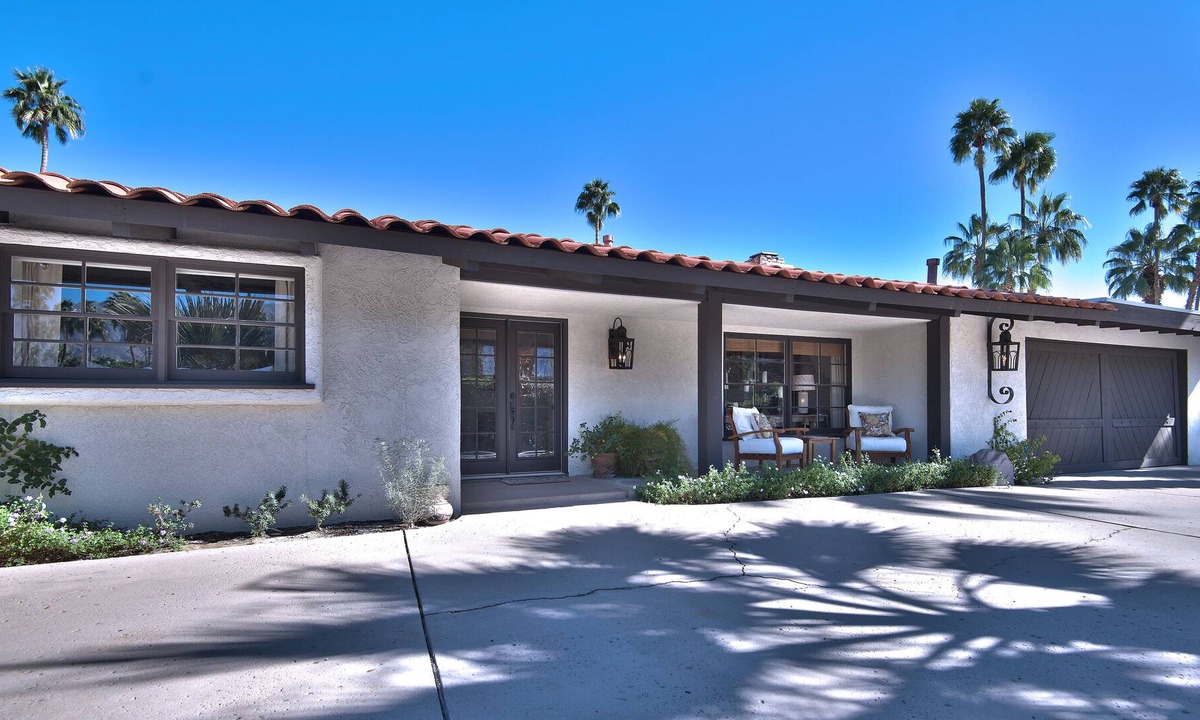 El Mirador House | Ranch Style Home in Central Location +Large Pool & Spa area + Great View +Walk t