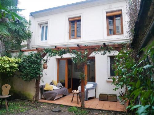 17th Arrondissement Apartment | RARE Villa avec jardin privatif au centre de Paris