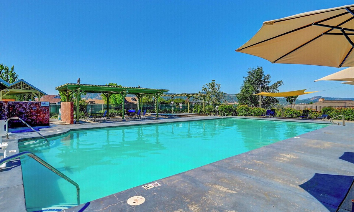 Angels Camp House | Raspberry Cottage-stunning view of golfcourse