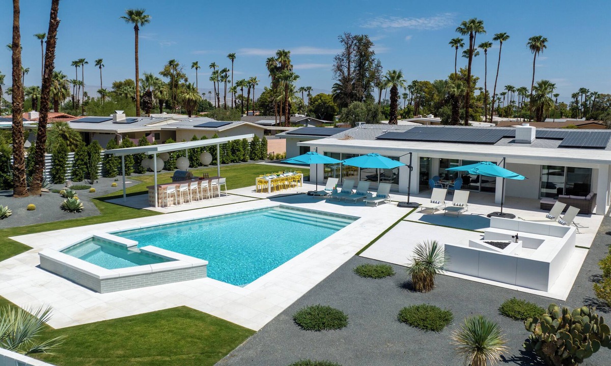 Palm Springs House | Record Views, Palm Springs Midcentury Compound