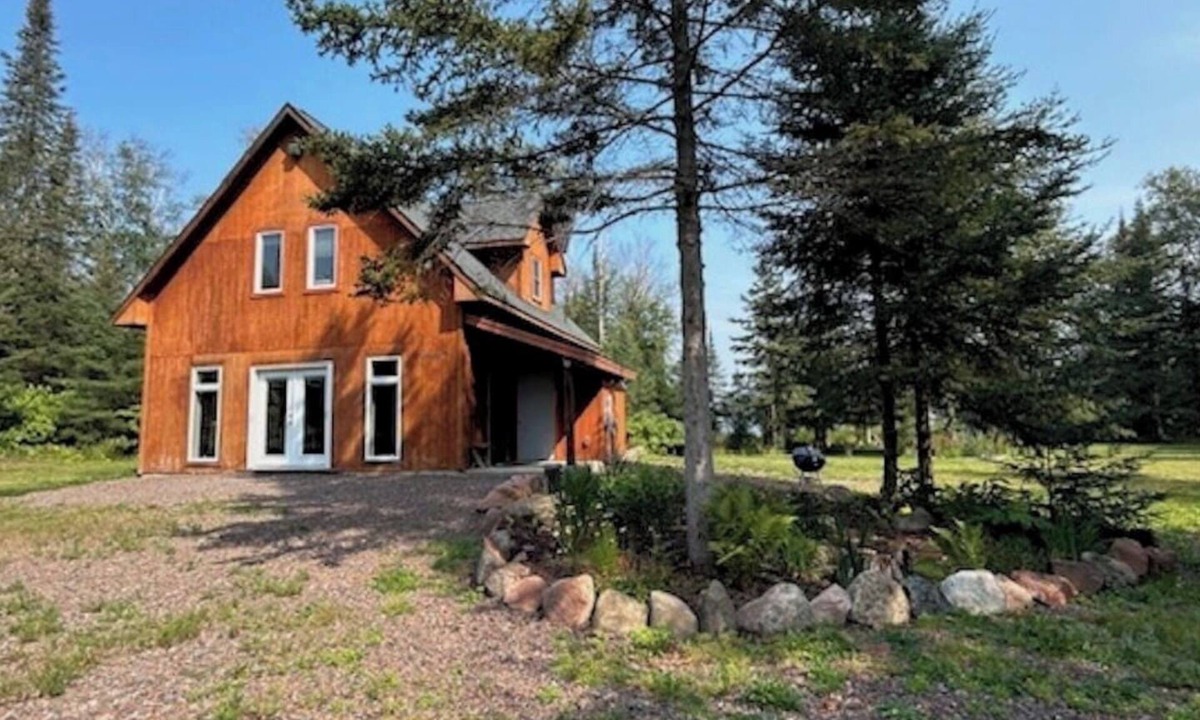 Grand Marais House | Red Fox Cabin - Devil Track Lake - Grand Marais MN
