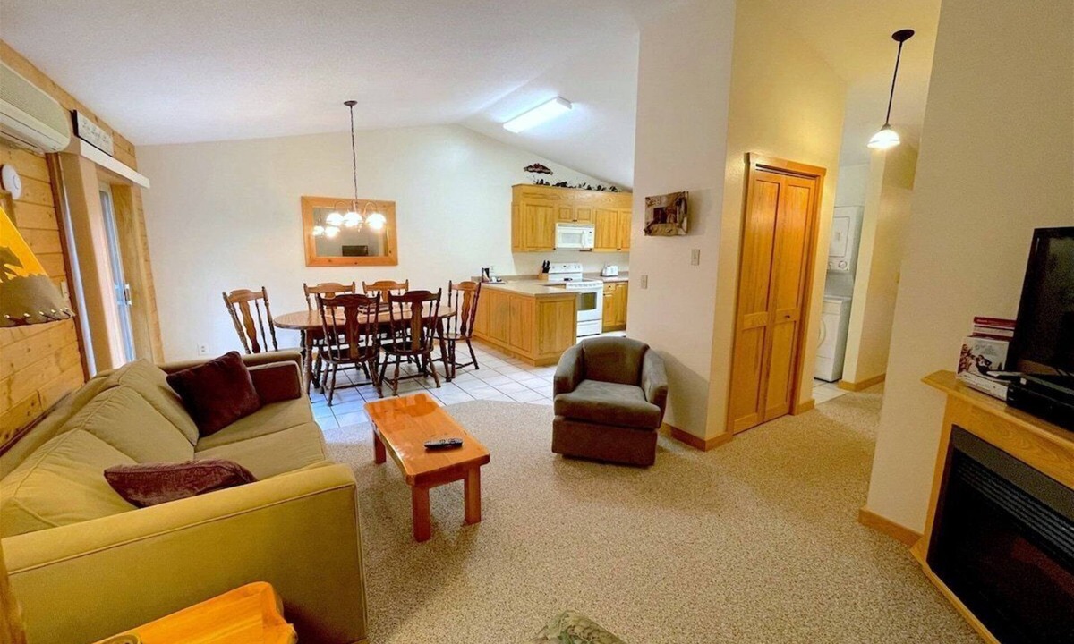 Phillips Condo | Red Pines - Elk Lake Condo #2