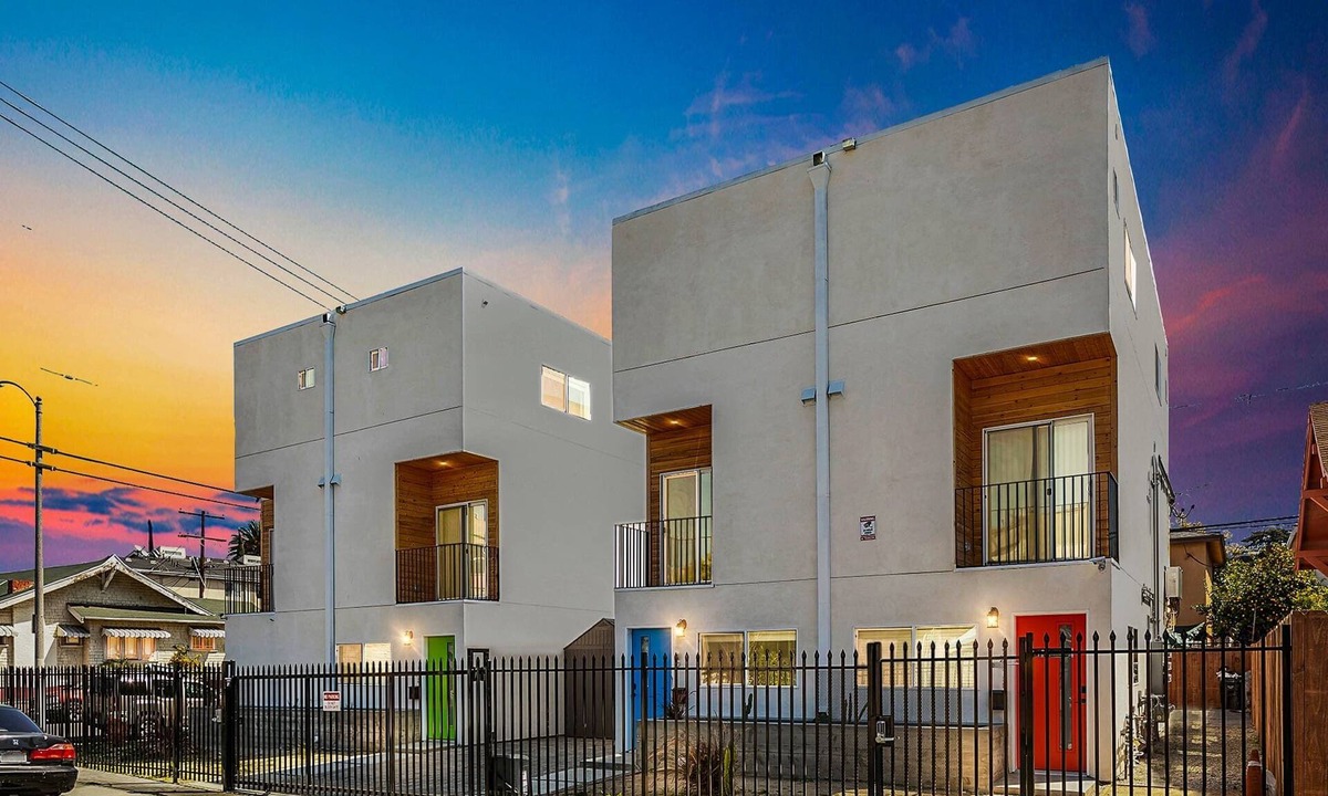 Rampart Village House | Relax in Spacious 4BR Townhouse Sleeps 9 with WiFi