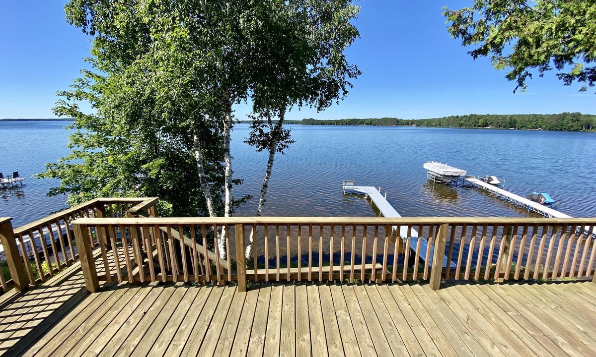 Crandon House | Relaxing Lakefront Retreat With Spectacular Views of Lake Metonga