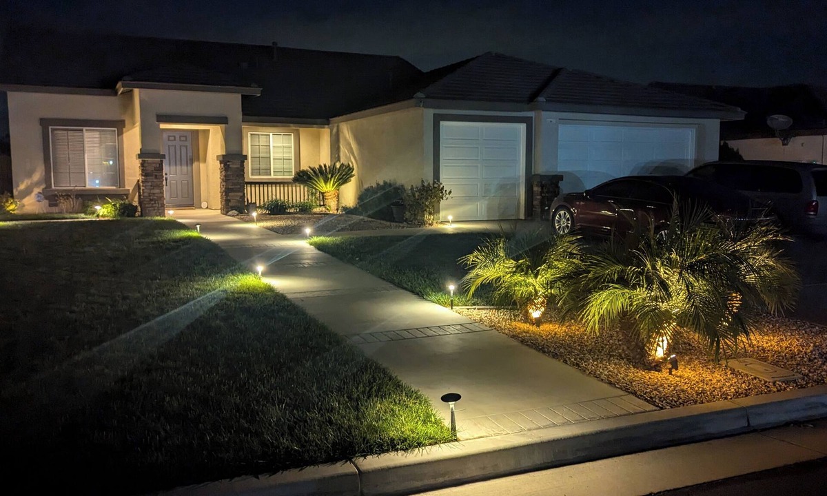 Nuevo House | Relaxing Suburban Getaway in a Half Acre Property
