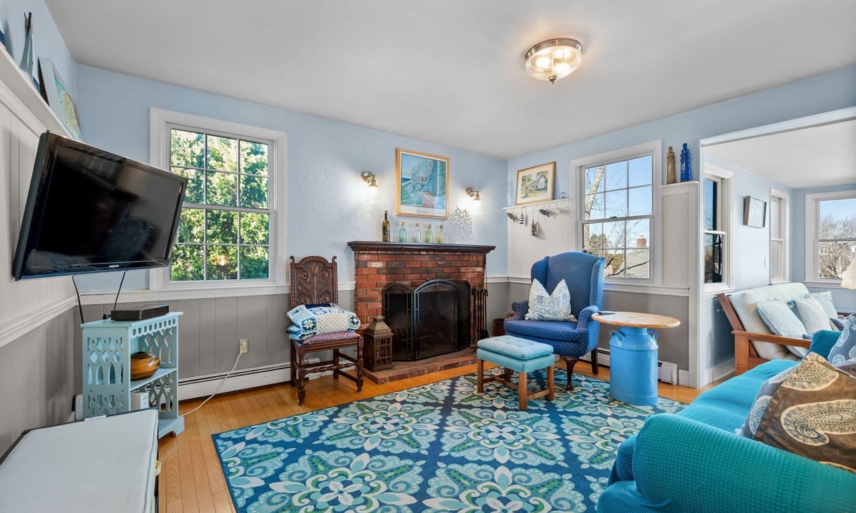 Sandwich House | Relaxing Town Neck Home Near Beach
