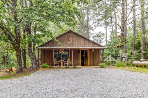 Scobey House | Renovated Cabin on 15 Forested Acres in Tillatoba!