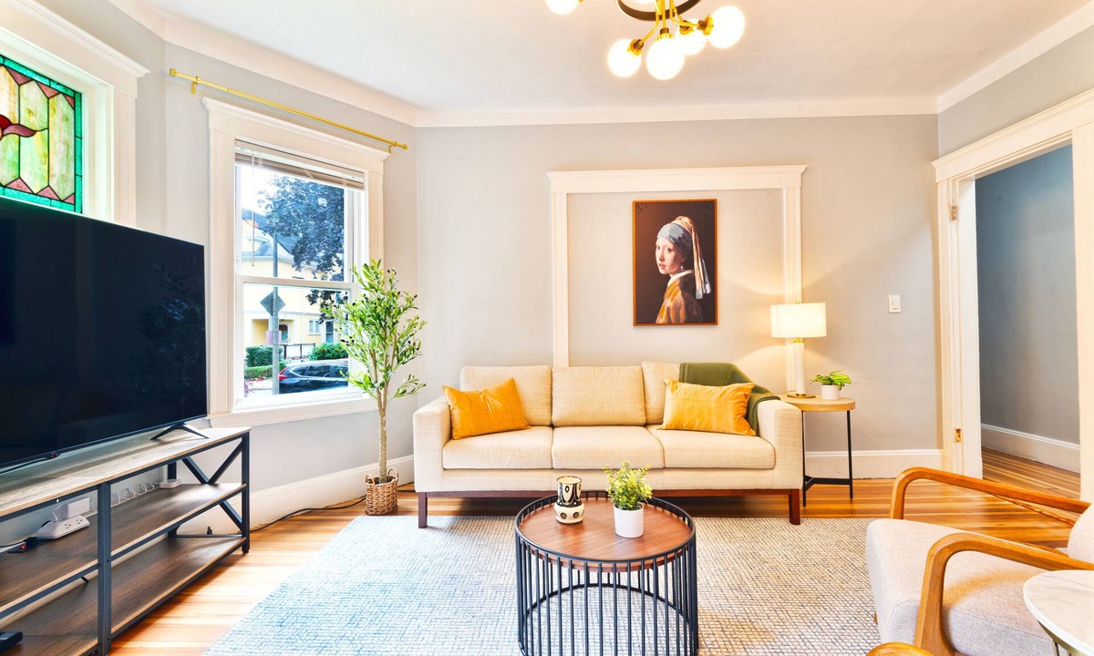 Dorchester Apartment | Renovated Retreat/Near JFK station