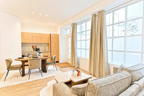 Quartier de Rochechouart Apartment | Residence Galeries Lafayette by Studio Prestige