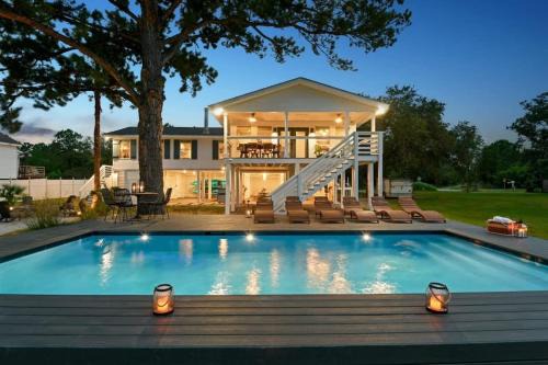 Shoreline Park House | Restful Retreat Heated Pool & Game Room