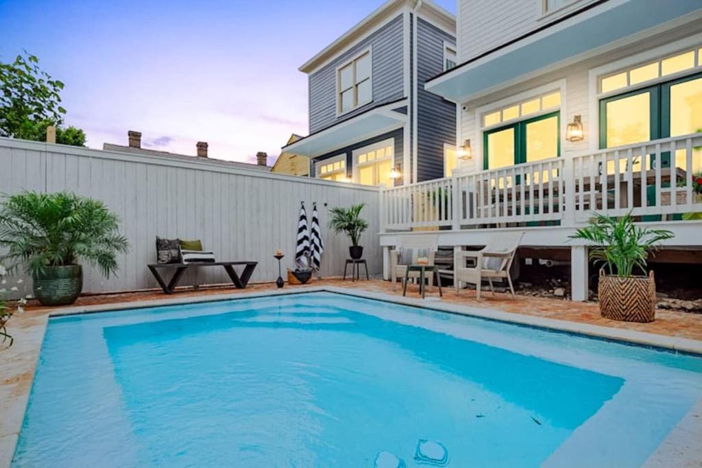 Bywater House | Retreat near Frenchmen Heated Private Pool
