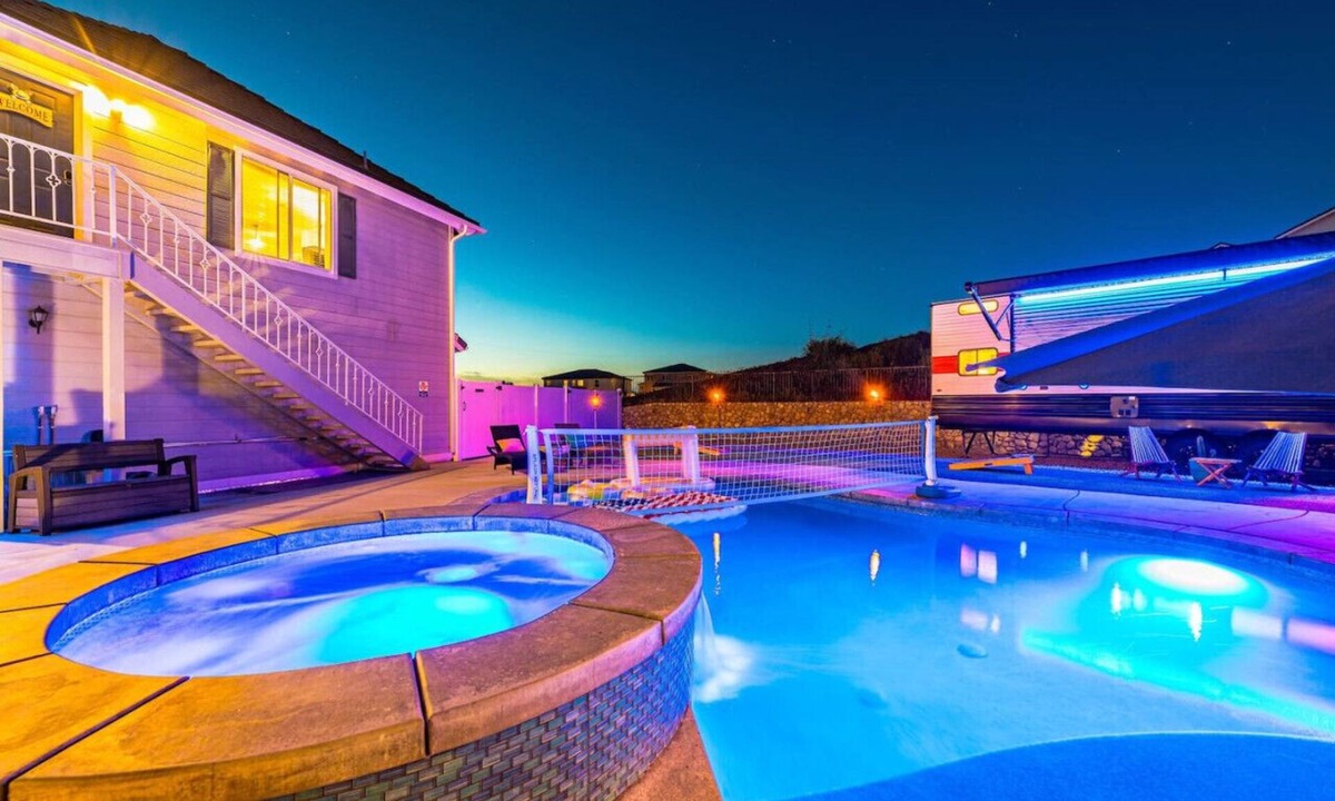 Winchester House | Retro Ranch-10bd-Pool-Hot Tub-Games-Pickleball