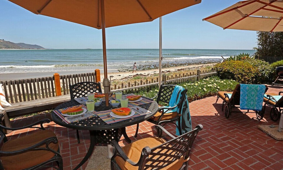 Carpinteria House | Rincon Retreat - Casual Beachfront Comfort