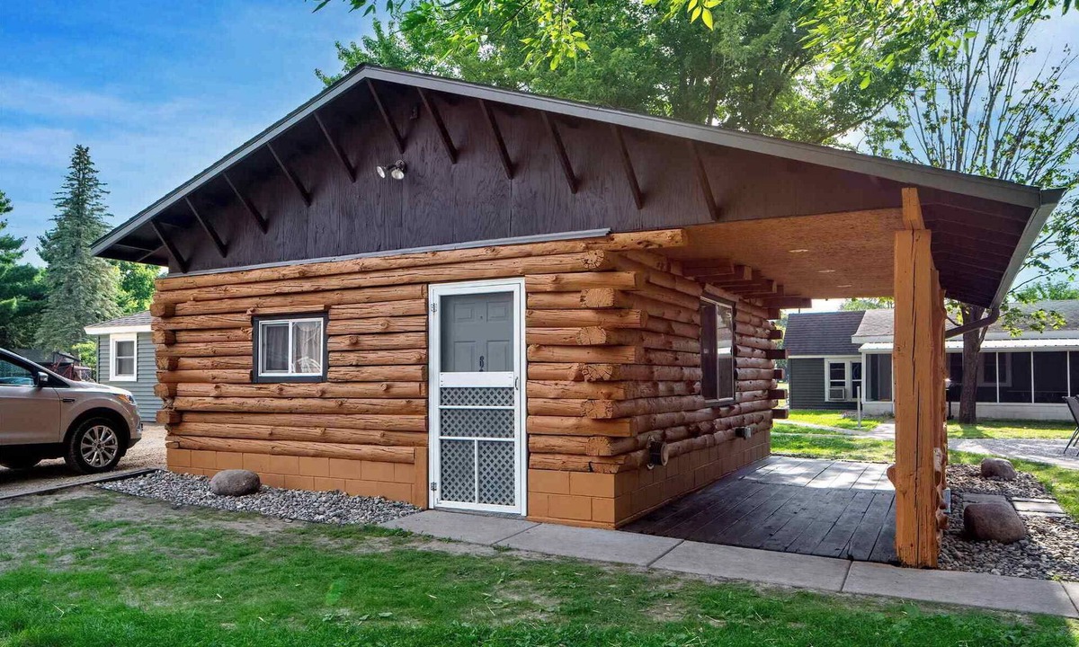 Buffalo City Cabin | Riverfront Buck Cabin #6 with Private Dock