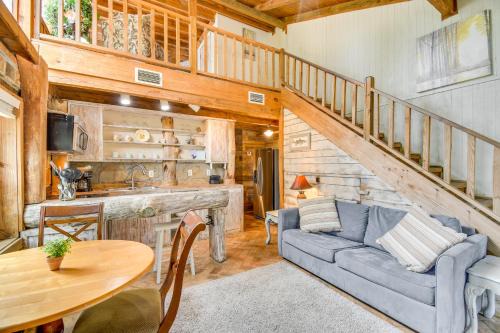Fairhope House | Riverfront Deck: Outdoor Retreat in Fairhope!