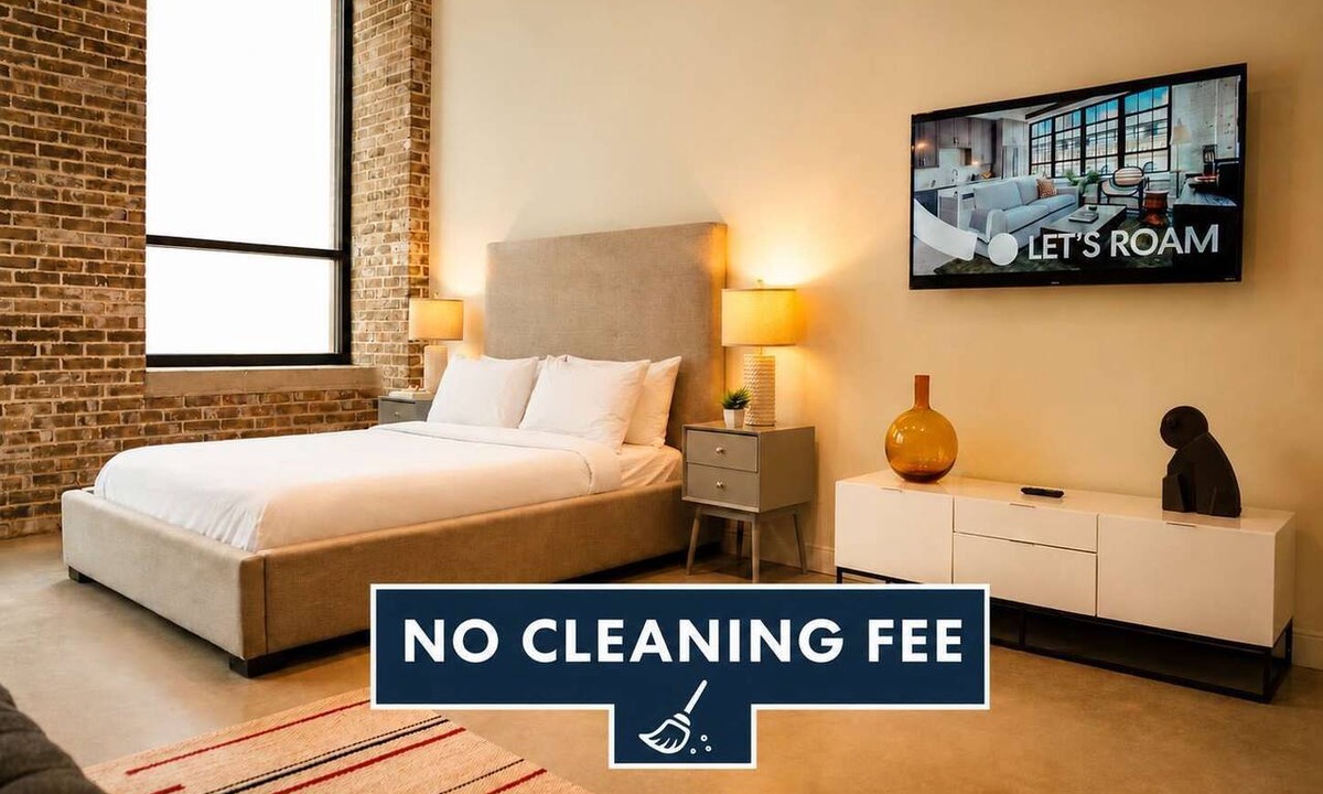 Downtown Minneapolis Apartment | Roami at Century Plaza | Studio with breakfast 🥐!