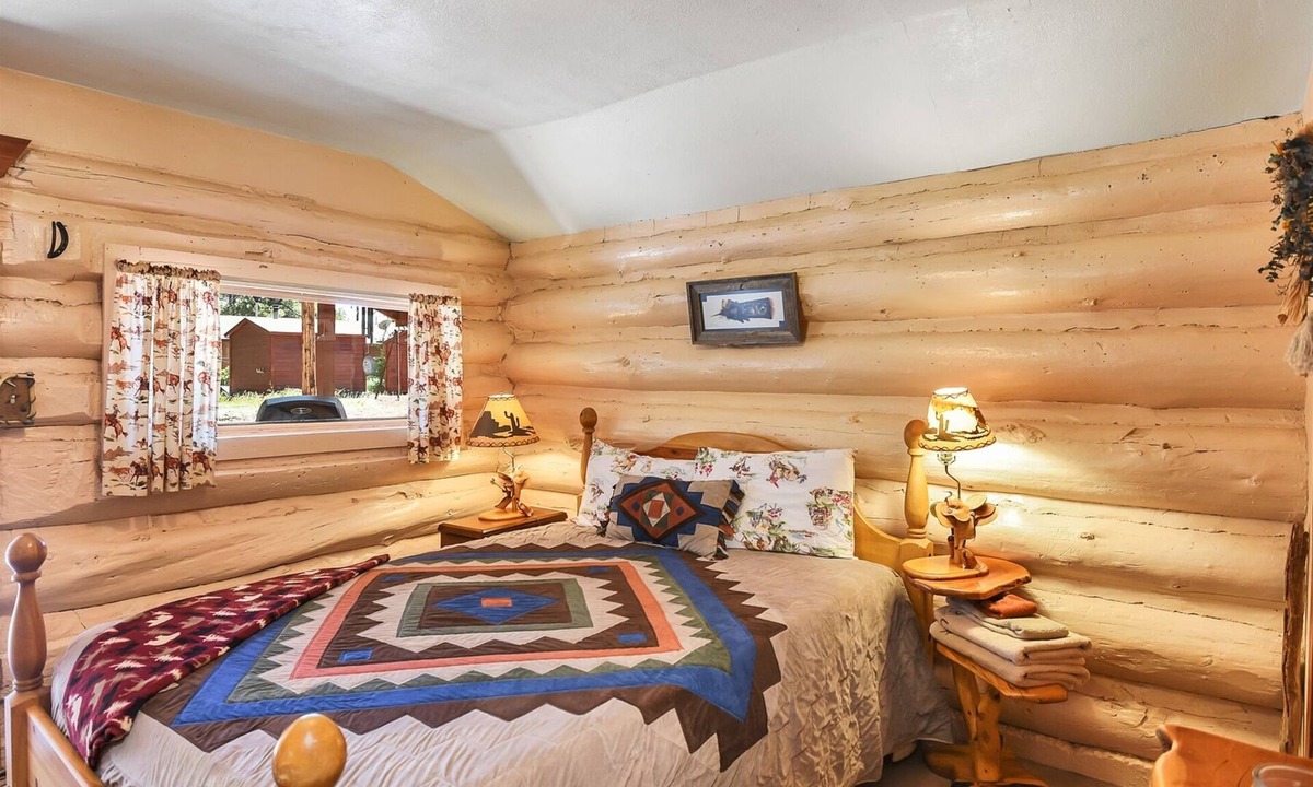 Parks House | Roger's Cabin | Historic Log Cabin in the Woods | Near Grand Canyon & Flagstaff