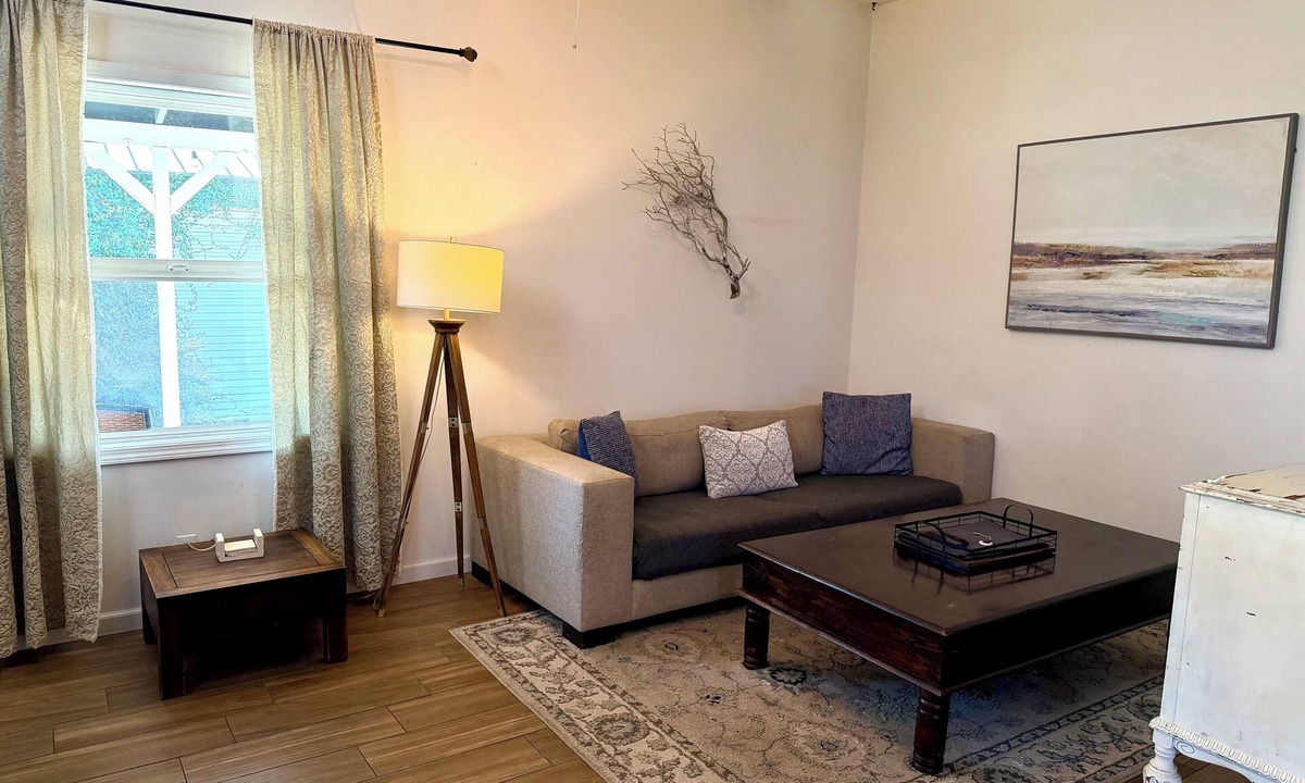Three Rivers Cottage | Romantic Getaway with Amazing Views and River access