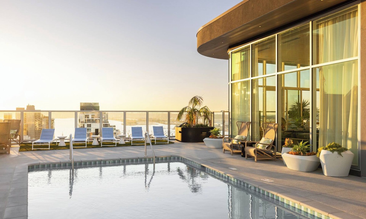 Civic Core Apartment | Rooftop Bay Views + Pool + Hot Tub | Walkable Little Italy | Ancora by AvantStay