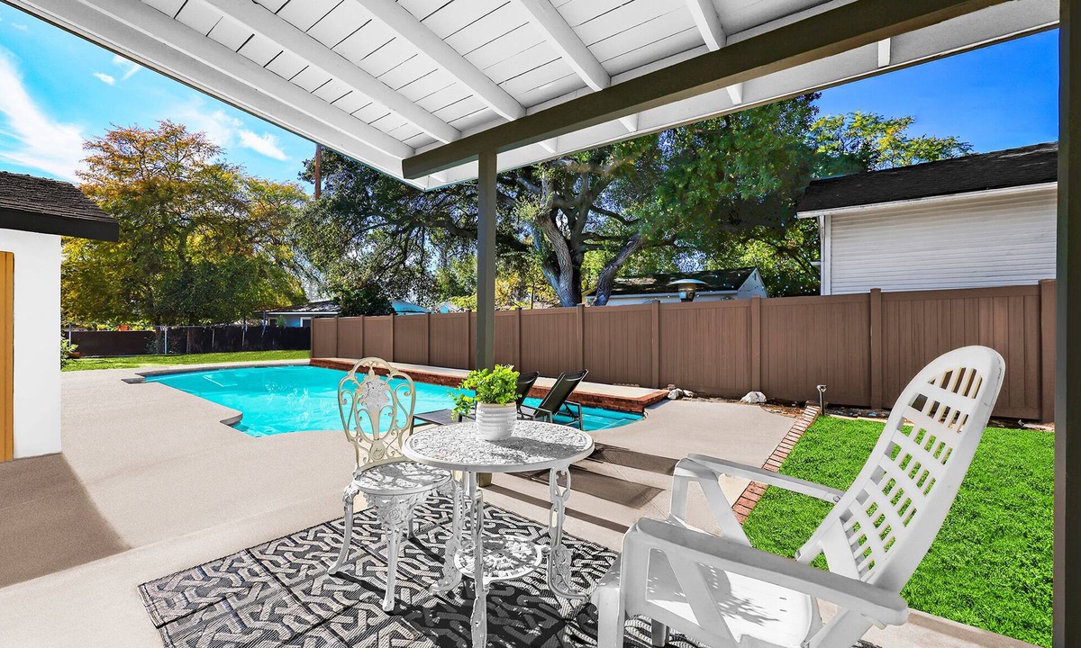Monrovia House | Rustic 3-BR Cottage with Pool