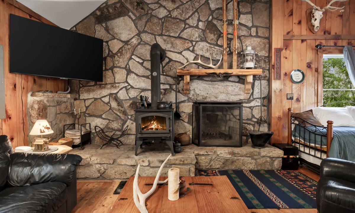 Great Cacapon Ski Chalet | Rustic retreat w/kitchen & deck