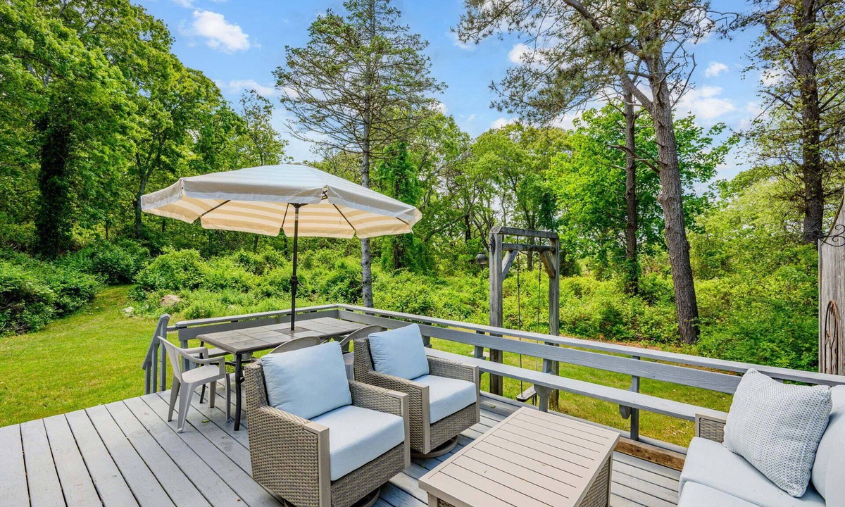 Brewster Cottage | Salty Shell - Walk to Paine's Creek Beach