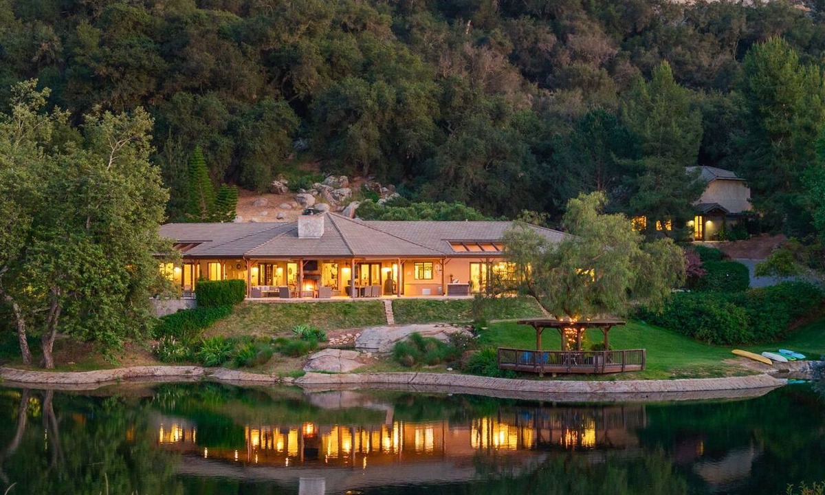 Fallbrook House | San Diego -Fallbrook- LAKEFRONT resort Style Lakehouse w/Pool,Spa, Beaches close