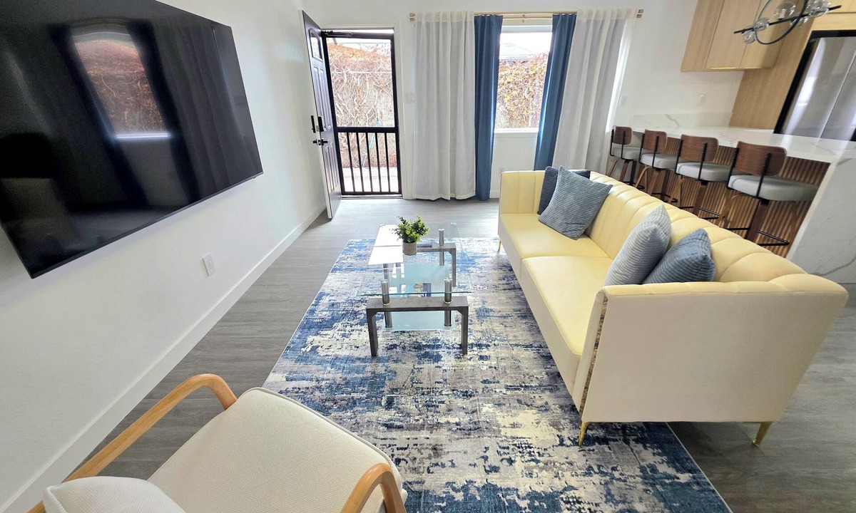 East Side Capistrano Apartment | Sandbar Bay. Walk to Beach & Downtown! New Oceanside 2BD Apartment.