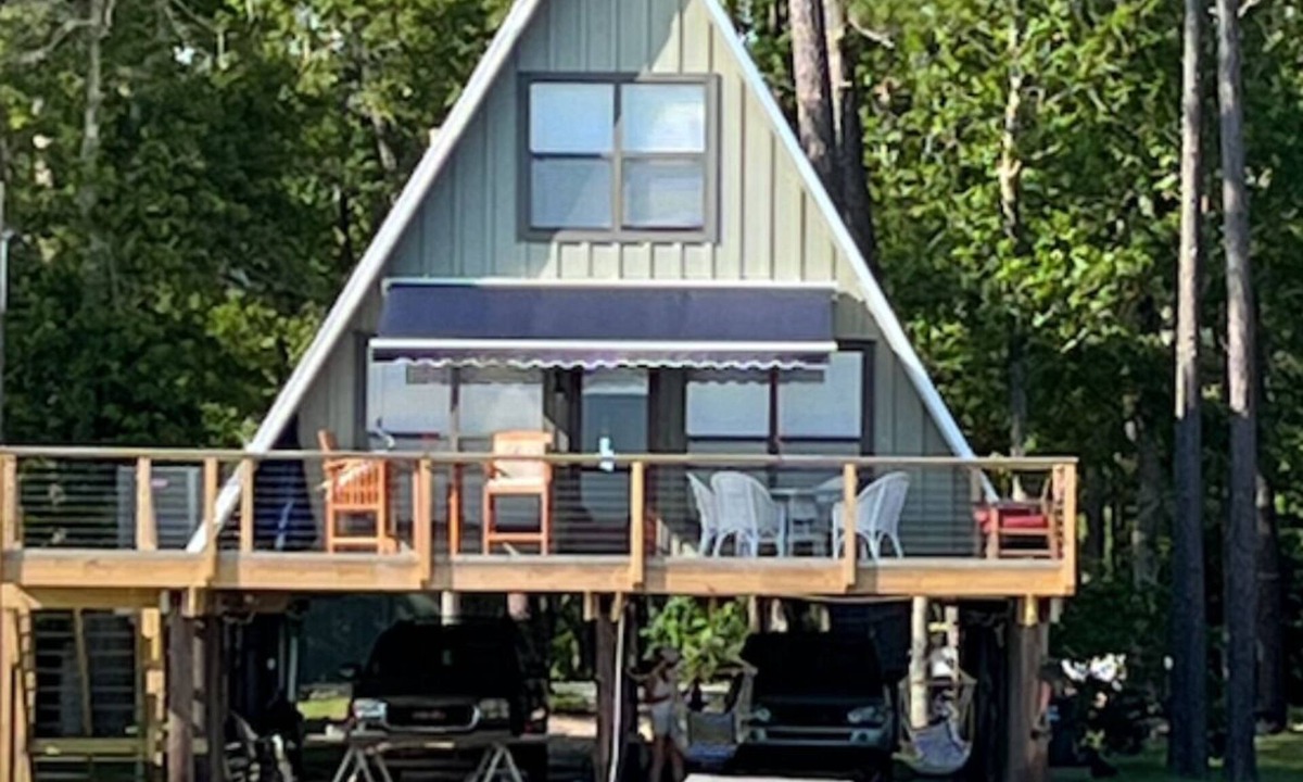 Fairhope Cabin | Sandy Beach, gorgeous sunsets, great front porch view!