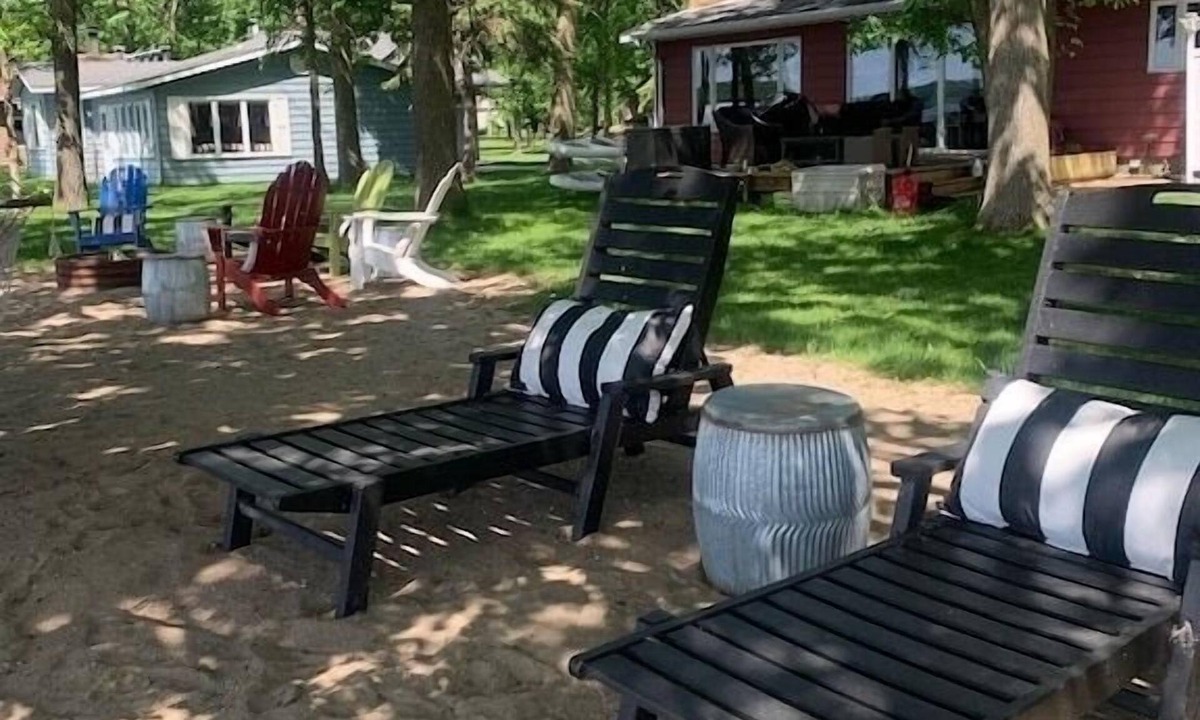 Perham House | Sandy beach, pontoon INCLUDED w/summer rates! Magnolia inspired renovated home.