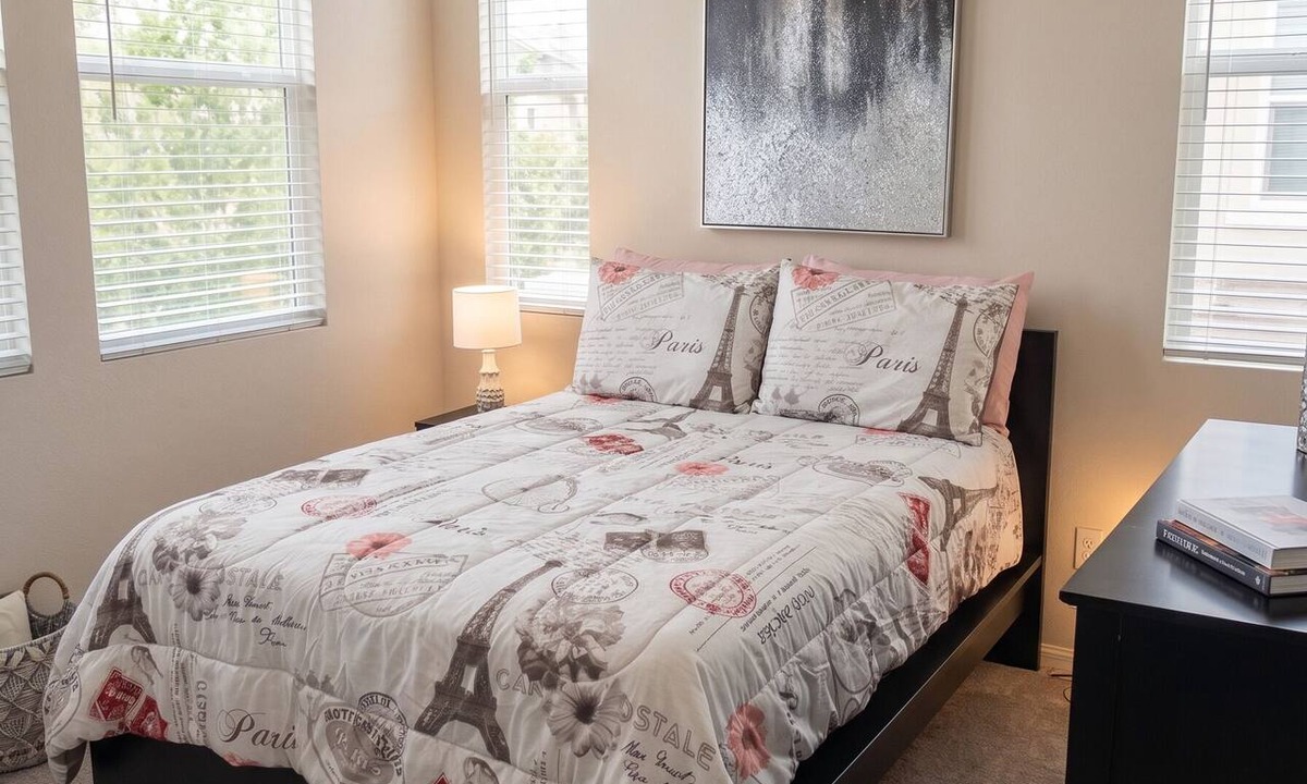 West Covina House | Scenic - 3BD/3BR - Close to USC, DTLA, Disneyland- Fully-Furnished