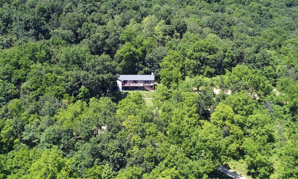 Hillsboro House | Scenic valley view from ridgetop 3-bedroom house in the Driftless region