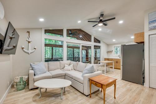 Tolland House | Screened Porch w/Lake View! Tolland Family Haven