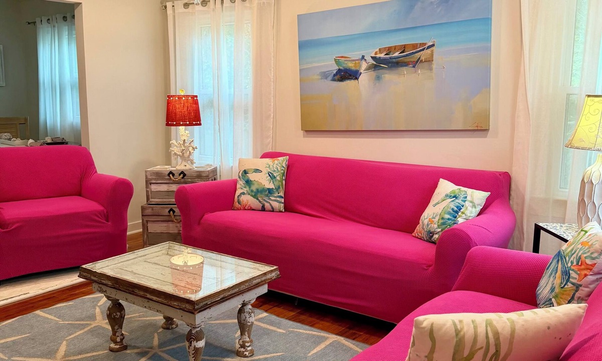 Gulfport Cottage | Sea Turtle Cottage 🐢 Pet-Friendly + Walk to Beach + Fenced Yard