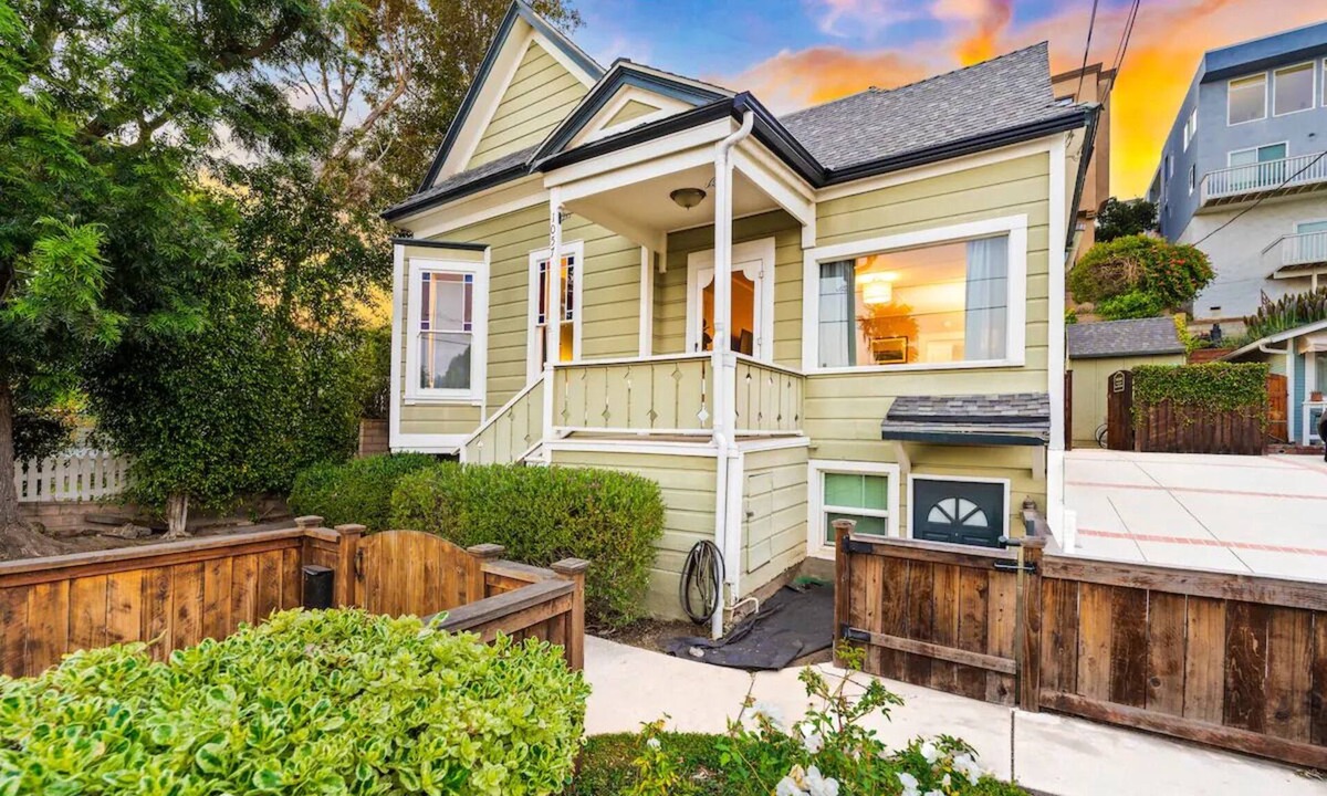 Ventura House | Sea View, Sauna, Hot Tub, Beach Bikes, Stream