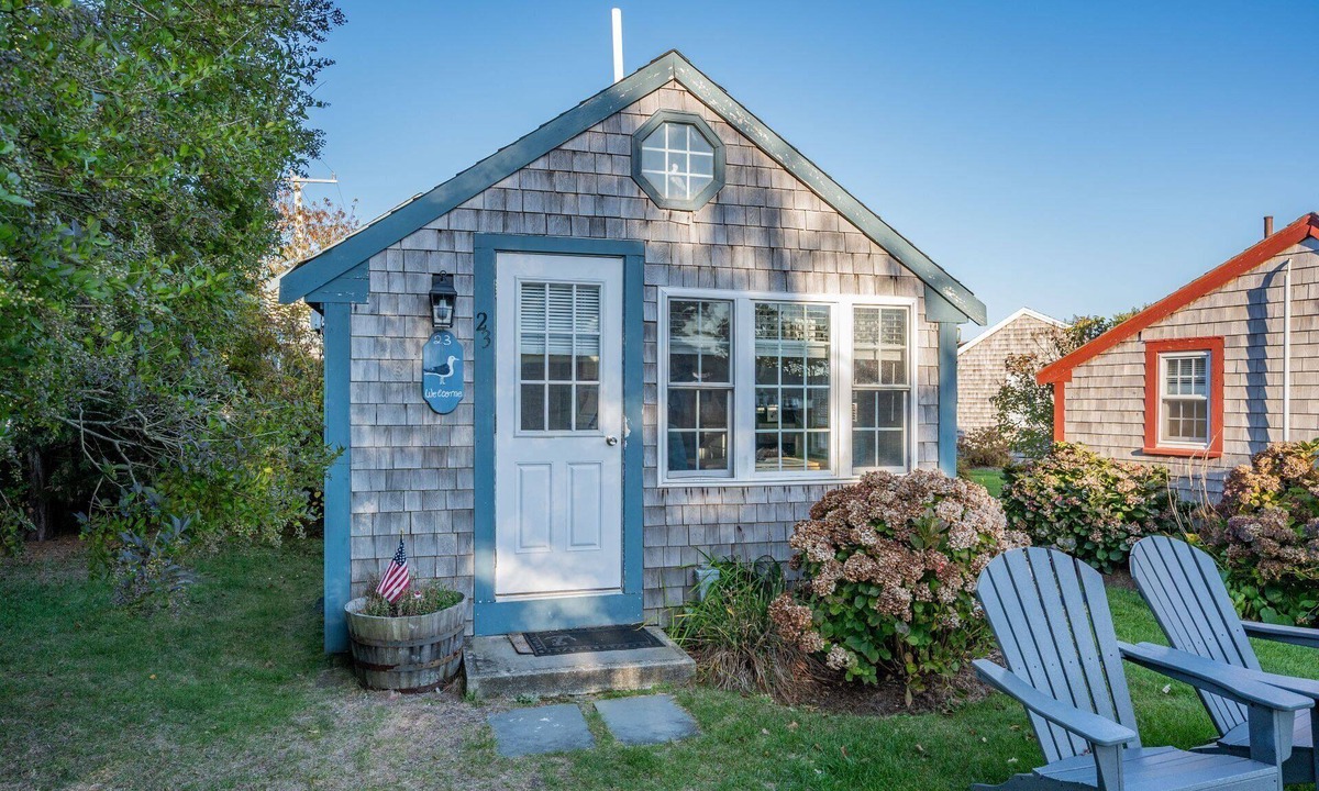 South Yarmouth Cottage | SeaGills Rest - Beach Days & Ocean Rays