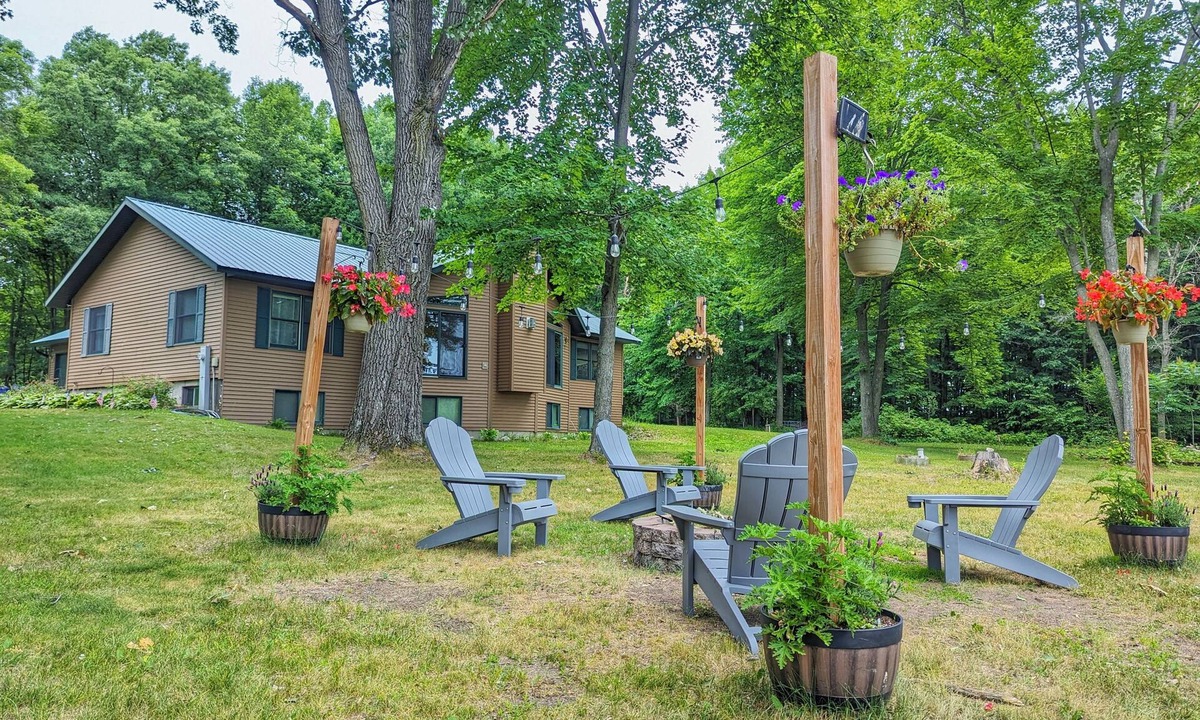 Mosinee House | Secluded 3BR, 2BA ,¼ Mile Off Road , Starry Skies & Wildlife Views