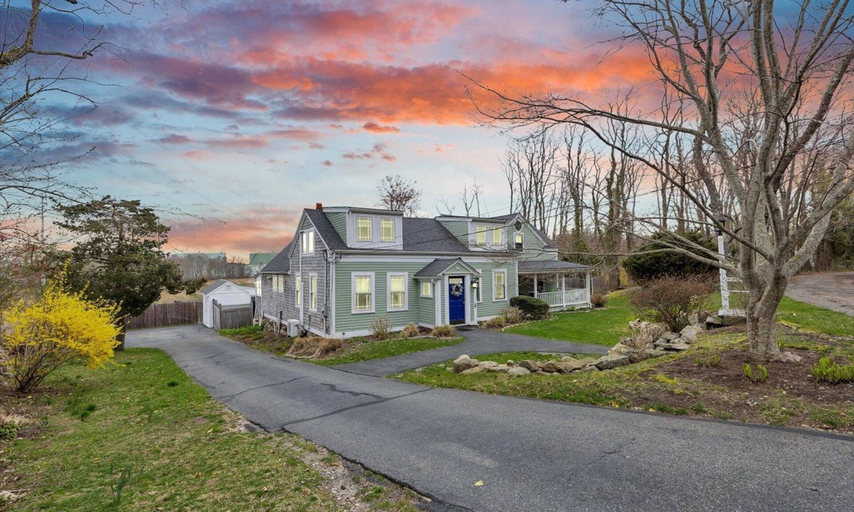 Sandwich House | Secluded 3BR Cape House | Outdoor Fire Pit
