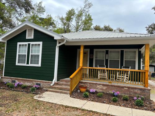 Ocean Springs House | Serenity Cottage