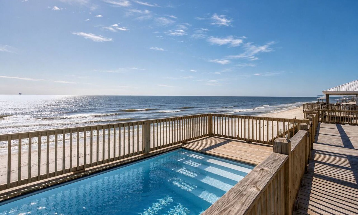 Dauphin Island House | Shangri-LA | Stylish Stay by the Sea. Open 9/26