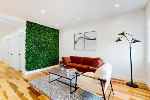 Everett House | Shop, Dine, Unwind! Gateway to Boston Sights