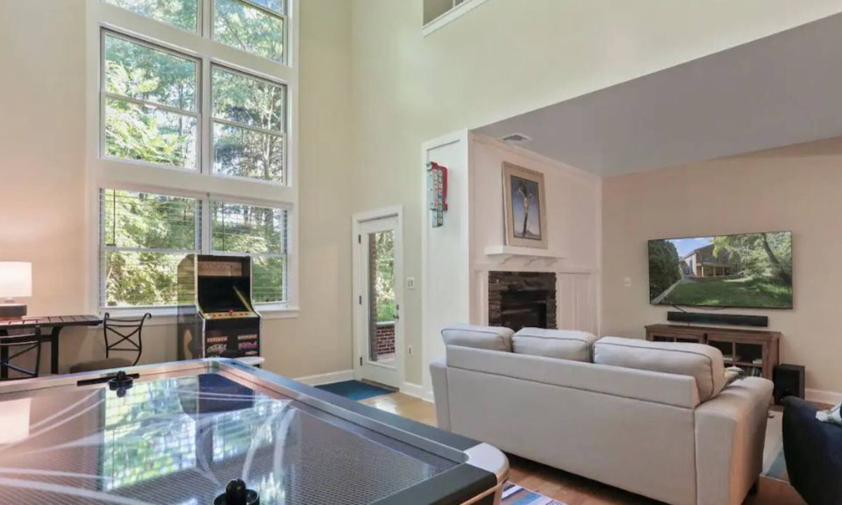 Mercersburg House | Ski in-Ski out ‘Deer'lightful Mountain Retreat