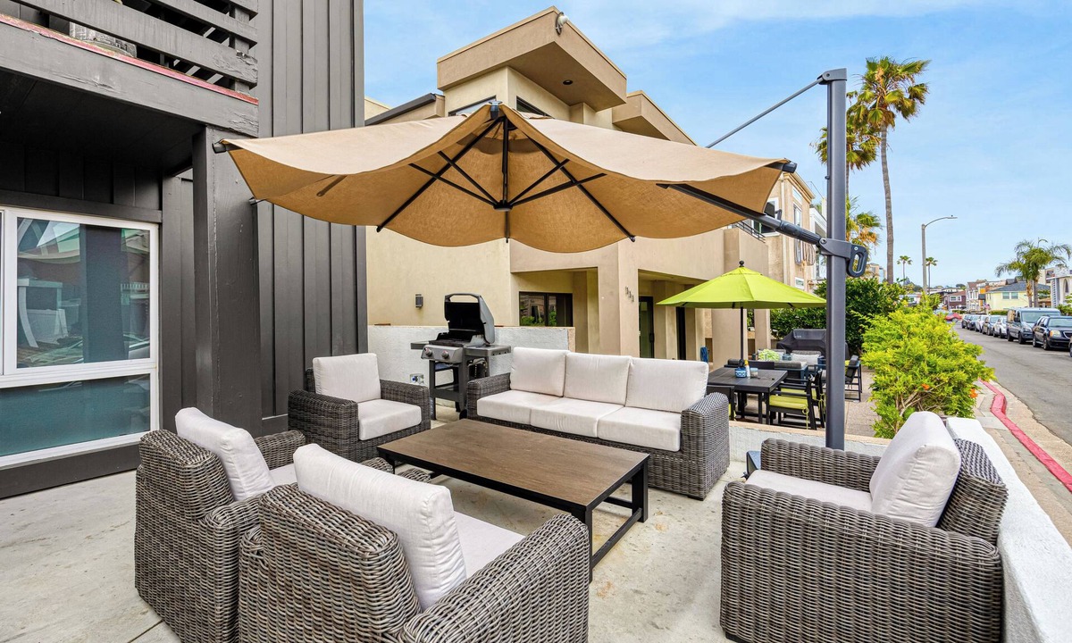 West Newport House | Sleeps 18 | Steps to the Beach, Shops & Eateries | Ocean Views + Patio