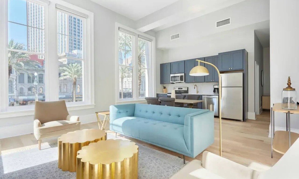 French Quarter Hotel | Sleeps 26 | Entire 4th Floor in French Quarter | The Harlequin by AvantStay