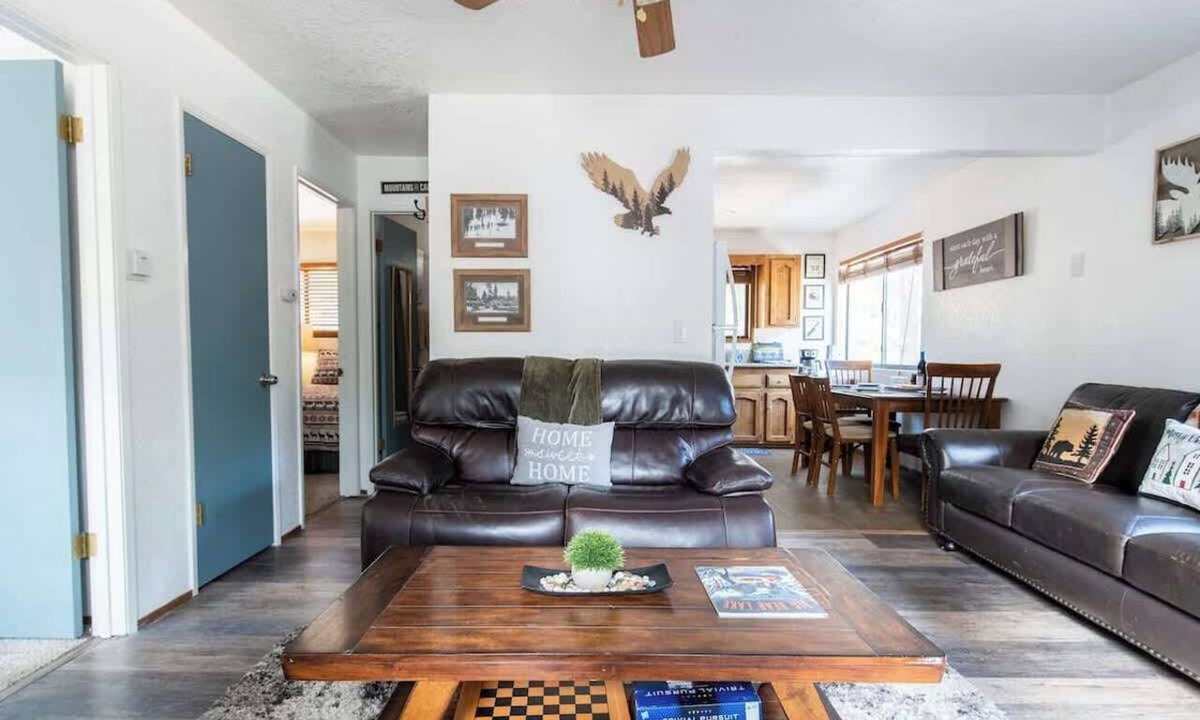 Summit Estates Apartment | Slopeside Cabin D Walk to Slopes W Free Parking