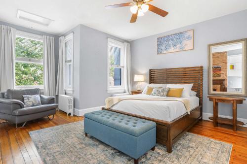 Capitol Hill Apartment | Sojourn Lovely Hill Family Home with Backyard near DC Icons