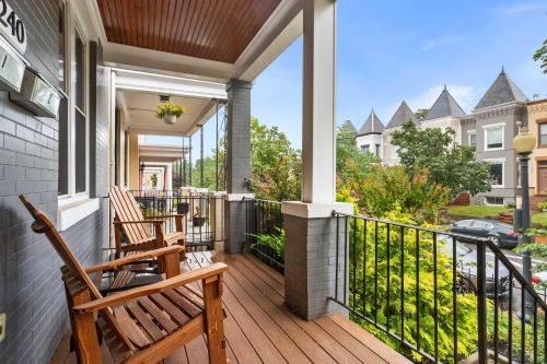 Capitol Hill Apartment | Sojourn Sleek 3BD in the Heart of Capitol Hill