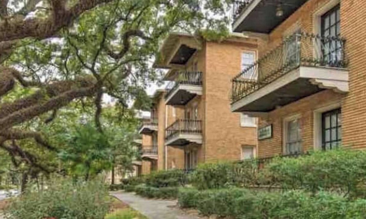 Hannon Park Apartment | Southern Charm One Stay at a Time