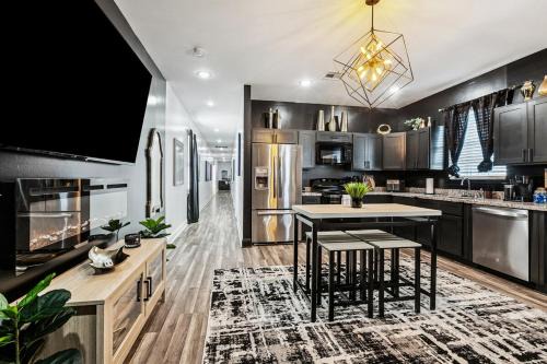 Saint Claude Apartment | Spacious 10BR NOLA Home, Perfect for Groups, King bed